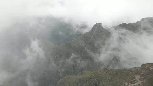 葡萄牙圣维森特的雾山视频素材插图