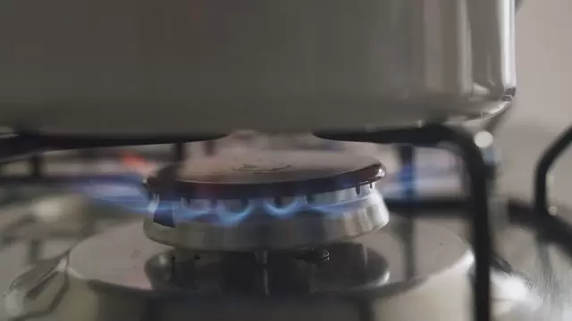 燃气炉子蓝色火焰视频素材插图