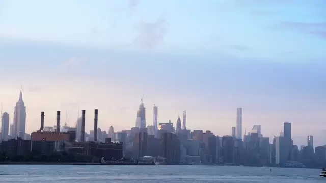 曼哈顿上空的飞机航拍视频素材插图