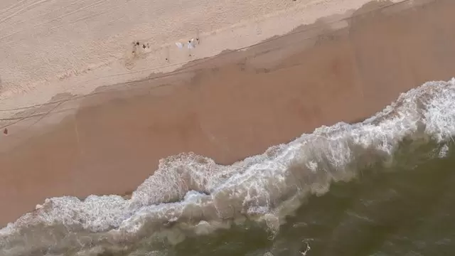 巴加海滩的海浪航拍视频素材插图