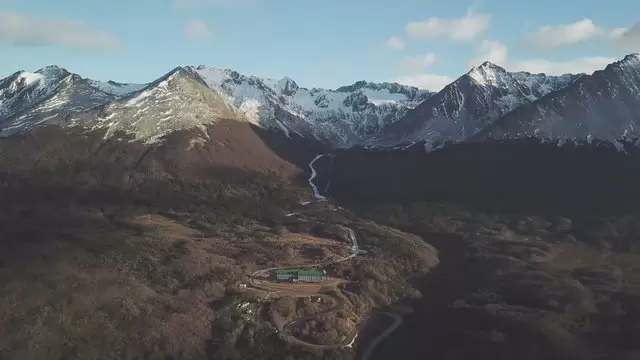 阿根廷火地岛的山地景观航拍视频素材