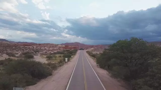 萨尔塔景观公路航拍视频素材插图