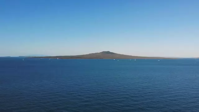 新西兰的兰吉托托岛航拍视频素材插图