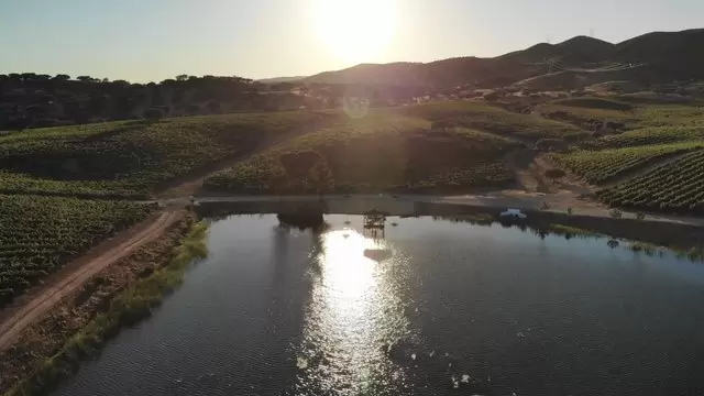 葡萄牙阿连特茹的湖航拍视频素材插图