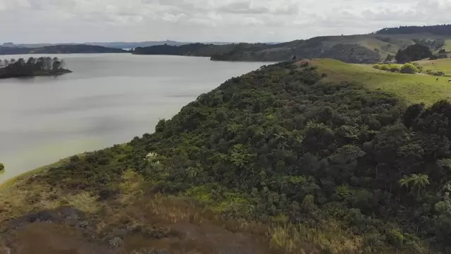 新西兰拉格兰的湖航拍视频素材插图