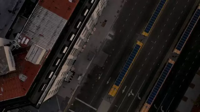 布宜诺斯艾利斯空旷的道路视图航拍视频素材插图