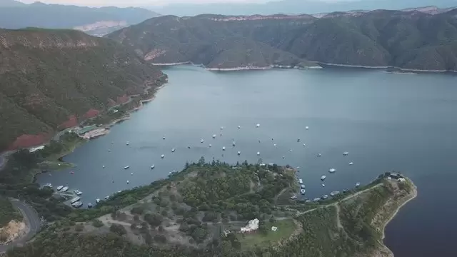 阿根廷萨尔塔的游艇泊位航拍视频素材插图
