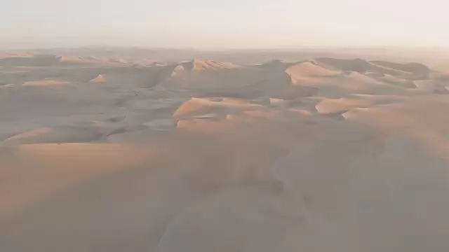 粉色沙漠炎热的天气航拍视频素材插图