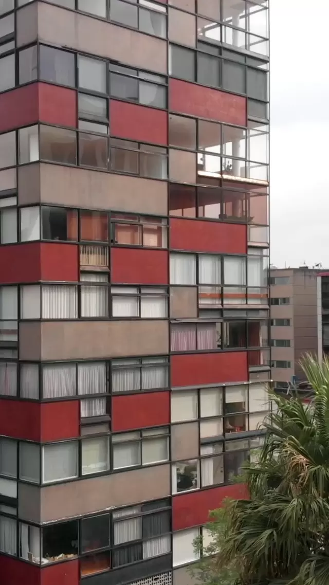 彩色公寓楼无人机航拍视频素材插图