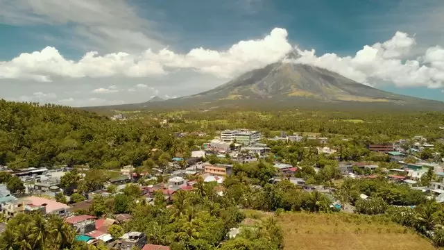 达拉加教堂菲律宾火山航拍视频素材插图