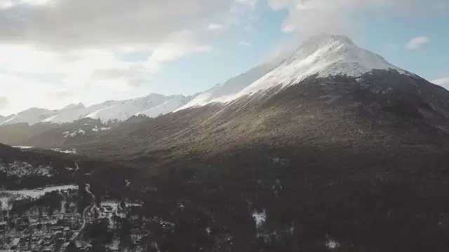 阿根廷火地岛的山脉航拍视频素材插图