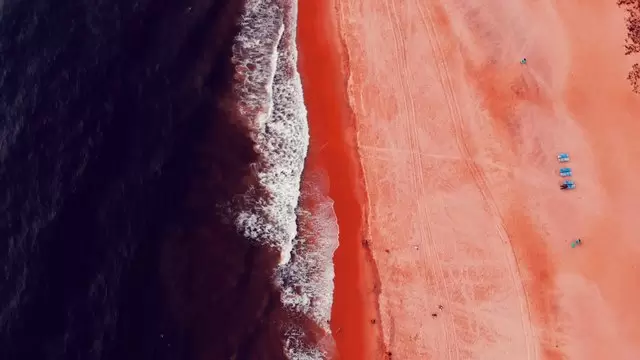 坎多林红色海滩航拍视频素材插图