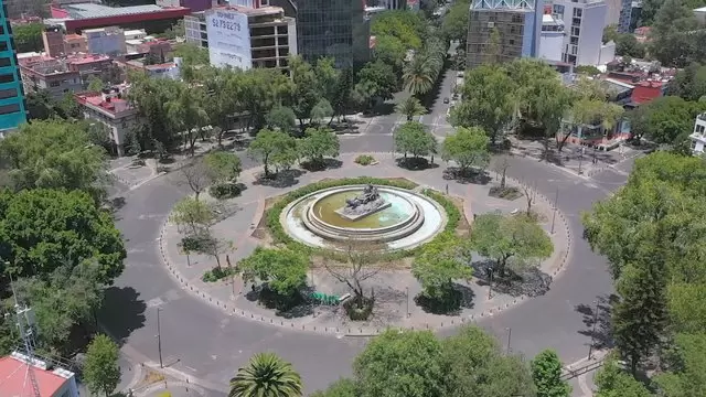 墨西哥城的环形交叉路口城市航拍视频素材插图