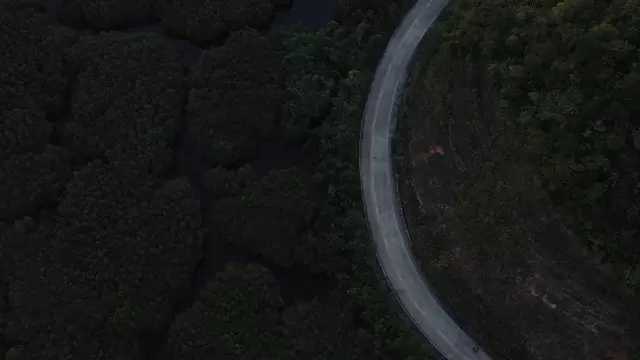 山里的路盘山公路航拍视频素材插图
