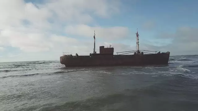 阿根廷火地岛的弃船航拍视频素材插图