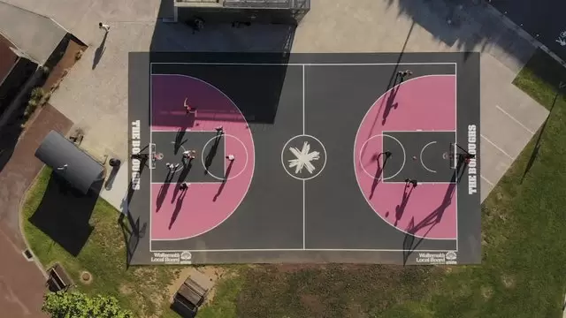新西兰奥克兰的篮球场航拍视频素材插图