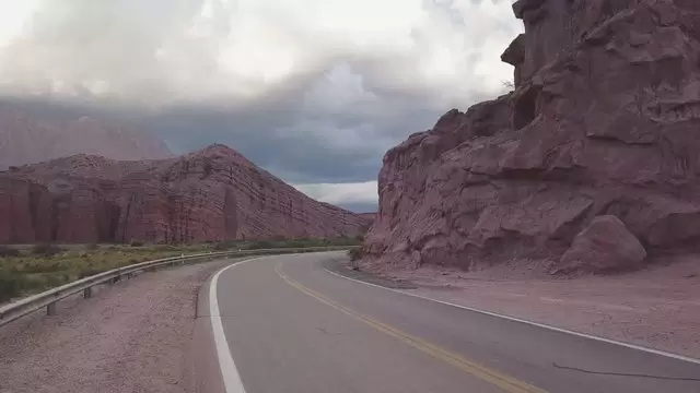 阿根廷萨尔塔山区的山谷航拍视频素材