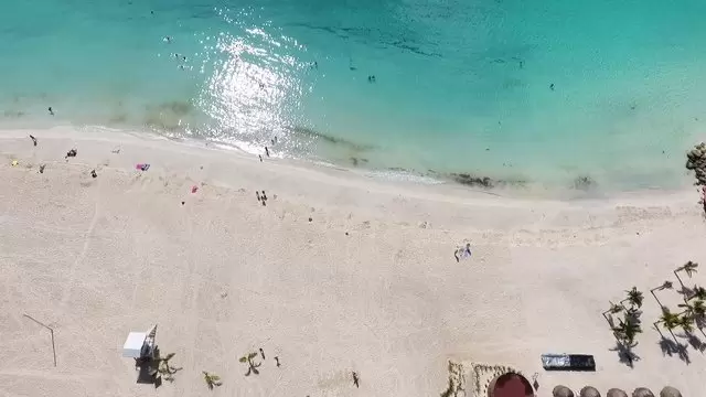 海洋海边沙滩上航拍海平面视频素材插图