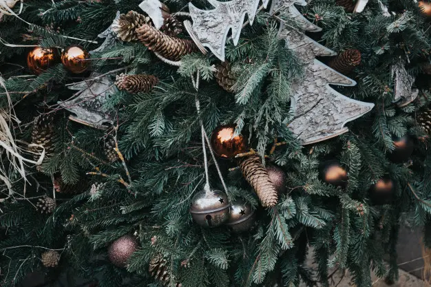 圣诞树上的圣诞装饰品背景[JPG]插图
